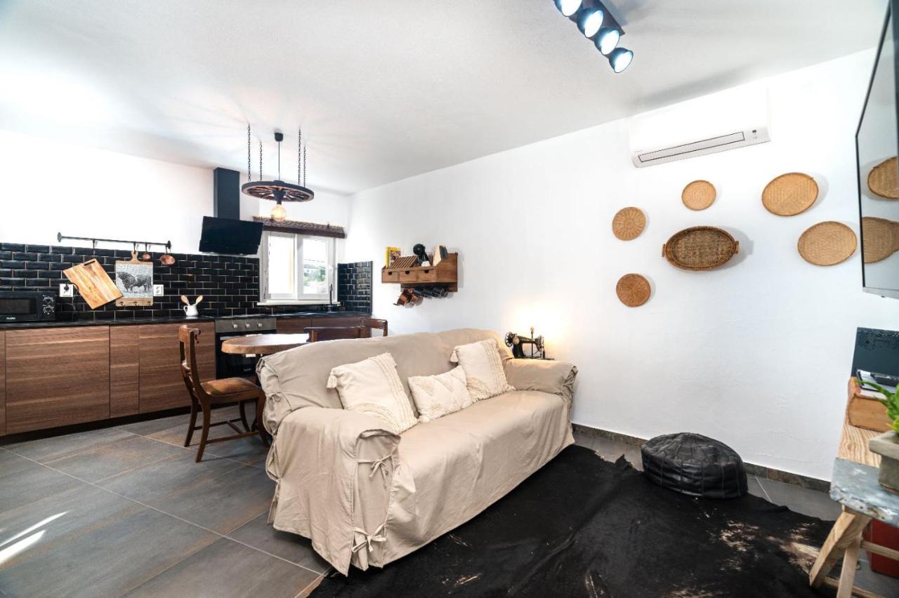 Casa Estabulo- Cozy Rustic Farmhouse Loft Touro เอสโตเบอร์ ภายนอก รูปภาพ
